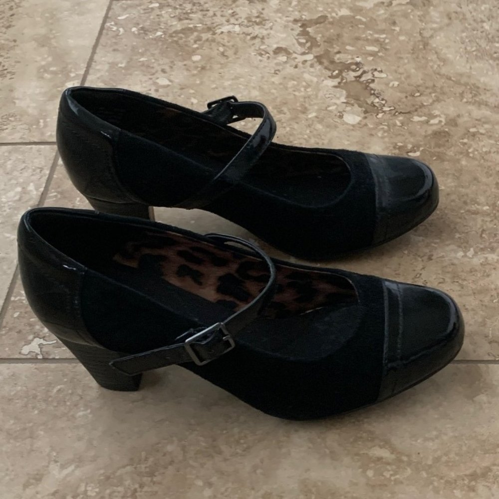 Clarks Women’s Bendables Patent Mary Jane Heels, Black, size 5.5